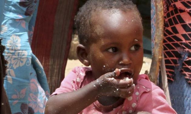 Πεθαίνουν από την πείνα στην Αφρική – Συγκλονιστικές φωτογραφίες στο φως της δημοσιότητας