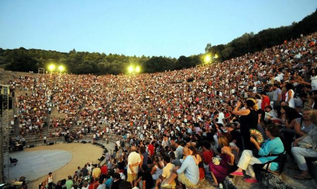 Τον δάγκωσε φίδι στην παράσταση του Κέβιν Σπέισι στην Επίδαυρο!