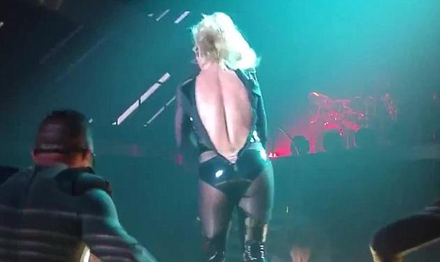 Ντροπιάστηκε ξανά η Britney Spears – Της έσπασε το φερμουάρ στη σκηνή! Video