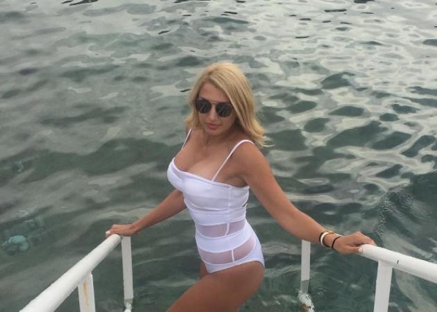 Κωνσταντίνα Σπυροπούλου: Χωρίς ρετούς και με σέξι μαγιό! Φωτογραφία