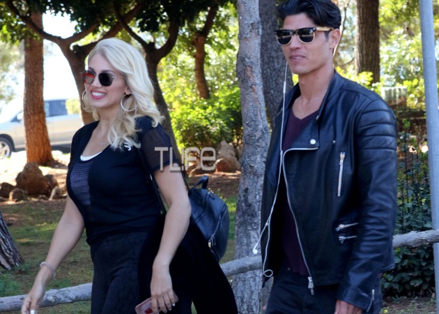 Κωνσταντίνα Σπυροπούλου: Βόλτα στη Γλυφάδα με τον γνωστό καθηγητή της yoga