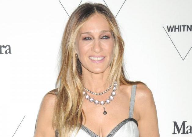 Sarah Jessica Parker: μας δείχνει το αγαπημένο της χρώμα στα νύχια! Μαντεύεις ποιο μπορεί να είναι;