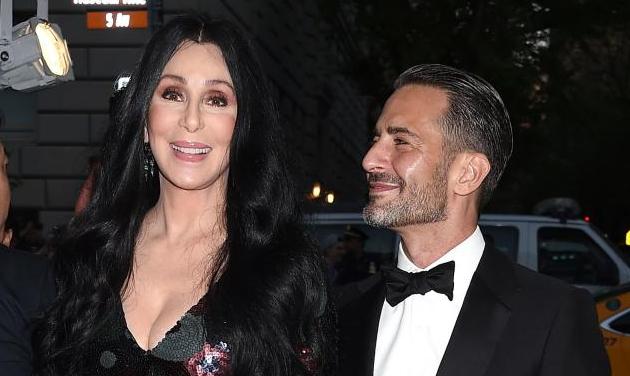 Cher: Λαμπερή στην πρώτη της δημόσια εμφάνιση μετά τις φήμες ότι αργοπεθαίνει! Φωτογραφίες