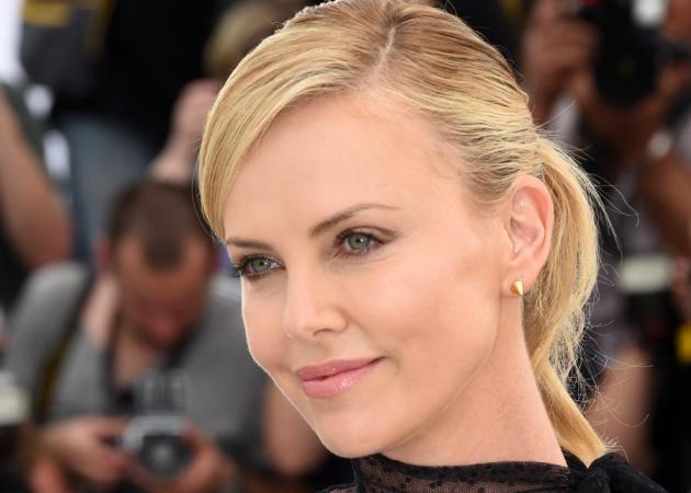 Charlize Theron: τι λέει για την συνεργασία της με τον οίκο Dior και το άρωμα J’adore!