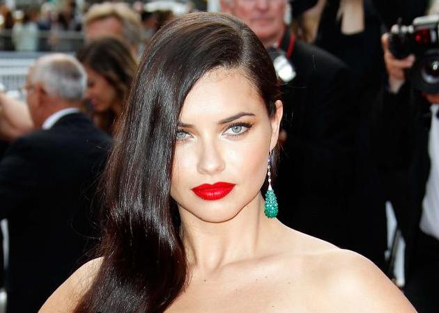 Adriana Lima: το μυστικό της για τέλεια επιδερμίδα θα σε εκπλήξει!