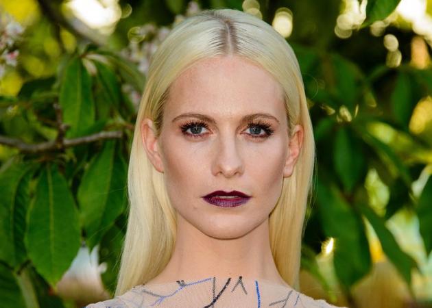 Πώς να φορέσεις το berry κραγιόν όπως η Poppy Delevingne!