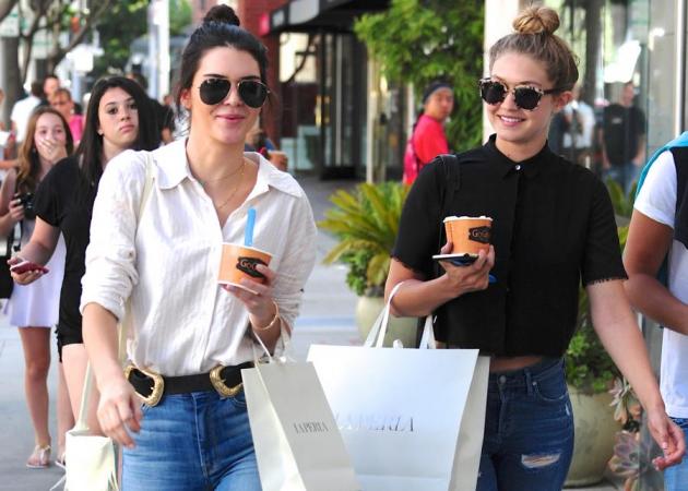 Kendall Jenner- Gigi Hadid: αυτές είναι οι ψεύτικες βλεφαρίδες που φοράνε!