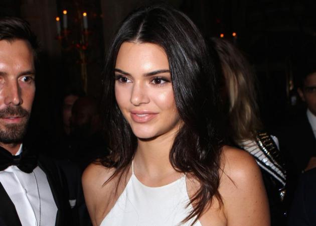 Kendall Jenner: το προϊόν που έβγαλε από την τσάντα της σε πάρτυ! Βίντεο!