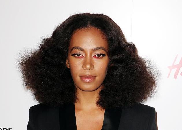 Το extreme μακιγιάζ της εβδομάδας: το κόκκινο eyeliner της Solange Knowles!