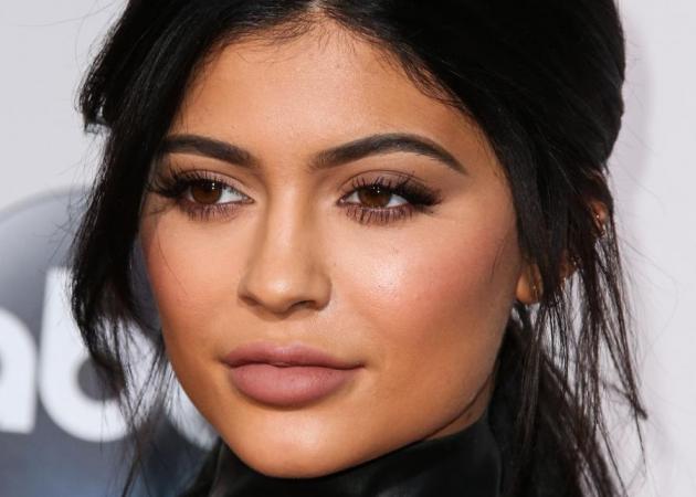 Κόρη διάσημης τηλεπερσόνας έφτιαξε τα χείλη της στον γιατρό της Kylie Jenner! Δες τα αποτελέσματα!
