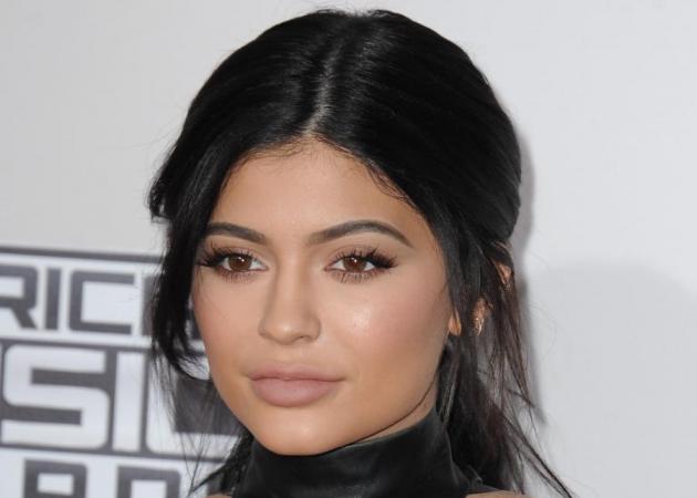 Έφτασαν τα κραγιόν της Kylie Jenner! Δες εδώ συσκευασία, υφή, αποχρώσεις!