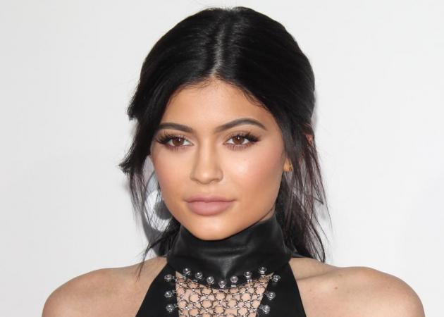 Τι χρώμα έβαψε αυτή τη φορά η Kylie Jenner τα μαλλιά της!