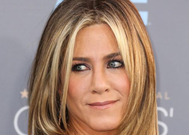 Μισο λεπτό! Η Jennifer Aniston έκανε 90’s ανταύγειες στα μαλλιά της;