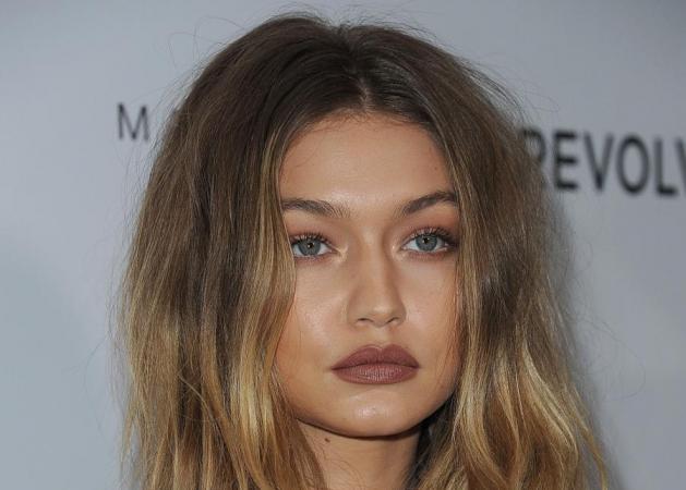 Πού θα βρεις το κραγιόν που φοράει εδώ η Gigi Hadid και κοστίζει κάτω από €10!