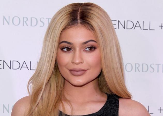 Θαυμαστής της Kylie Jenner έκανε tattoo τα κραγιόν της!