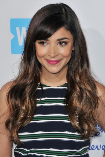 6 | Hannah Simone