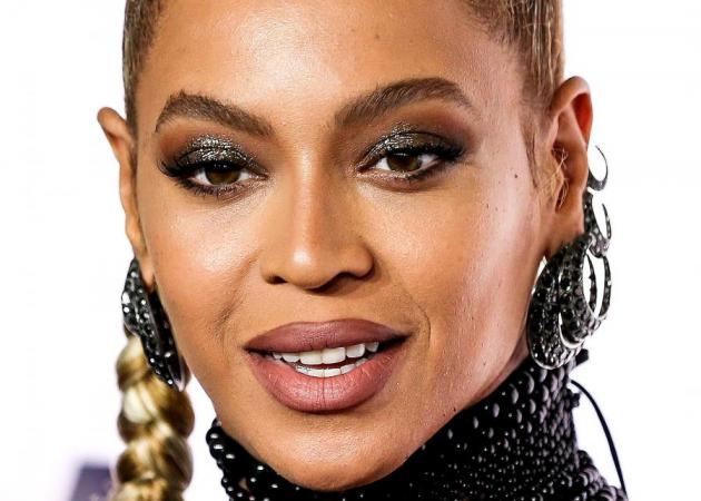 H Beyonce έχει το πιο περίεργο tip που ακούσαμε ποτέ για τέλεια φρύδια!