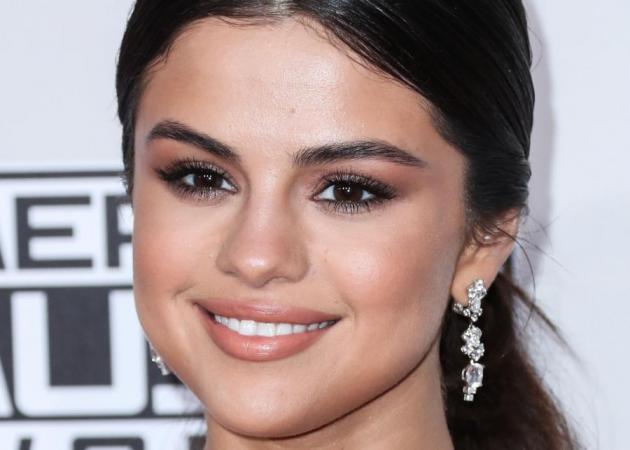 Η Selena Gomez αμακιγιάριστη και χωρίς hair styling για εξώφυλλο περιοδικού!