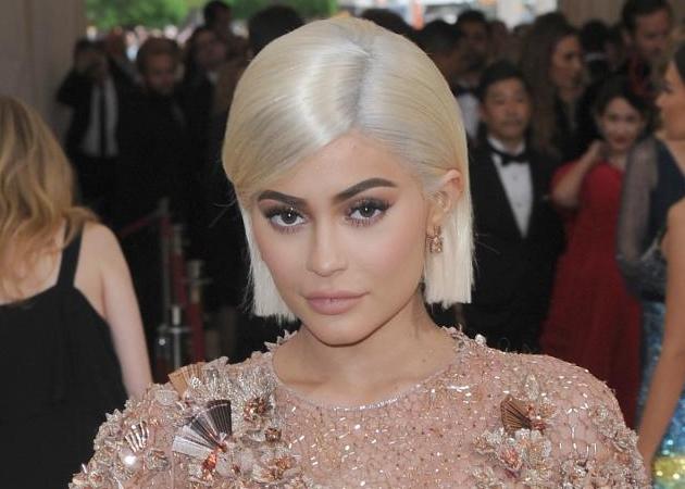 Γιατί η Kylie Jenner εξόργισε τόσο τους fan της με την τελευταία της συλλογή!