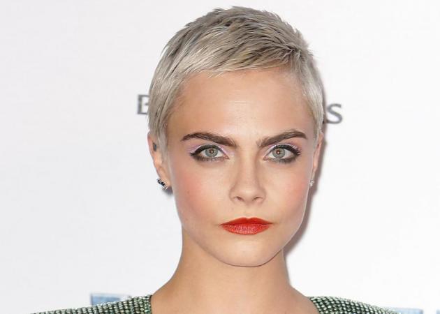 H Cara Delevingne κοκκινομάλλα, ξανθιά και μελαχρινή! Πώς την προτιμάς;