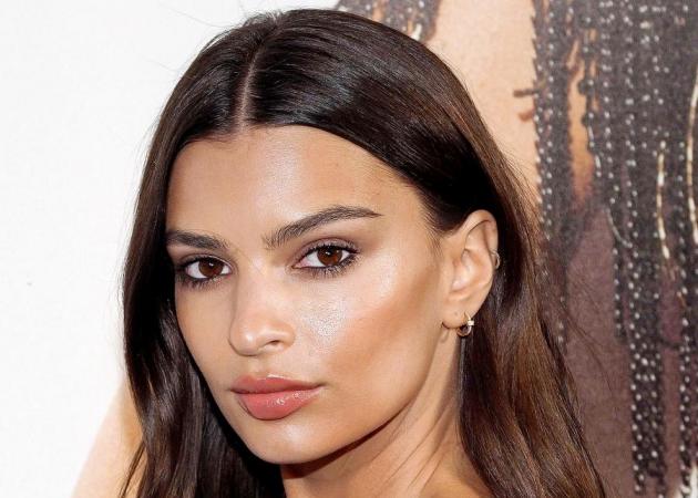 H Emily Ratajkowski μας δείχνει για πρώτη φορά τις φακίδες της. Πώς να τις κάνεις με μακιγιάζ!