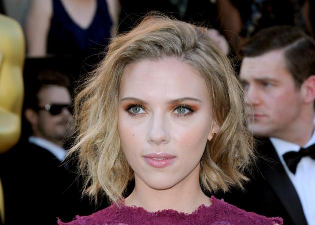 Η Scarlett Johansson αλλάζει μαλλιά (ξανά!). Δες το νέο look!