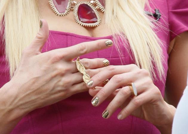 Δες τα νύχια της Paris Hilton! Μας αρέσουν πολύ!