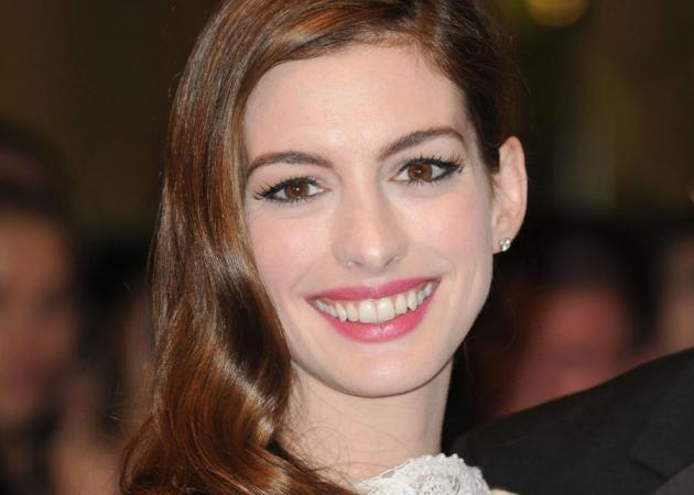 OMG! Η Anne Hathaway ξύρισε τα μαλλιά της! Δες εδώ το νέο της look!