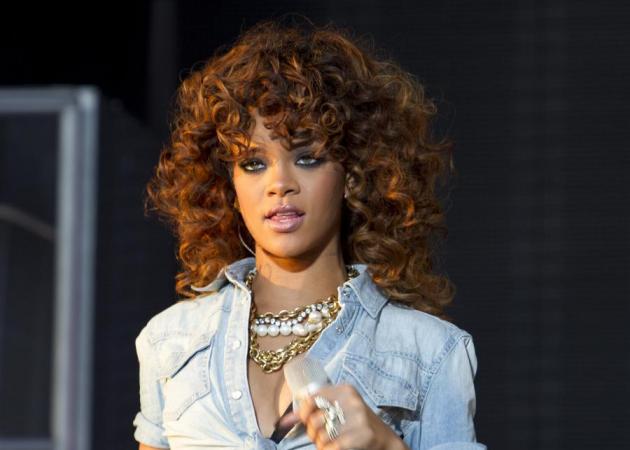 Δες το νέο look της Rihanna: ξανθό κοντό καρέ!