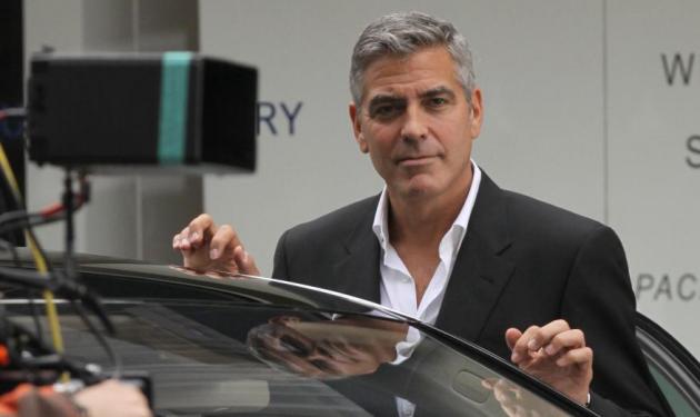 O γοητευτικός George Clooney στα γυρίσματα διαφήμισης! Φωτογραφίες