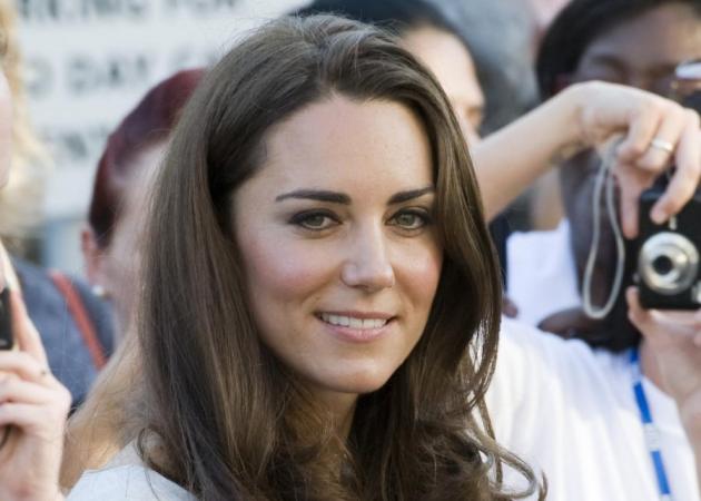 Η Kate Middleton φοράει κουμπωτή τρέσα!