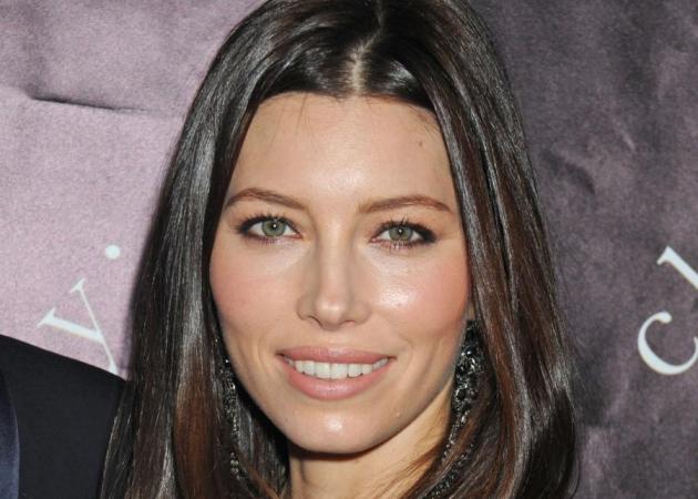 Και η Jessica Biel έκοψε αφέλειες! Δες το νέο της look!