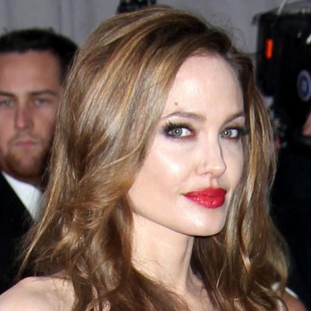 3 | Pedicure με ψαράκια για τους γιους της Angelina Jolie