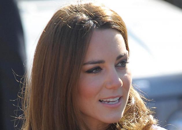 Check it out! Έφτασε στο γραφείο η σειρά που λατρεύει η Kate Middleton!