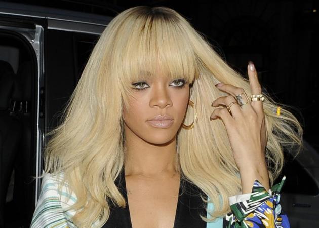 Η Rihanna έγινε μελαχρινή! Α! Και ξύρισε κάποια μαλλιά!