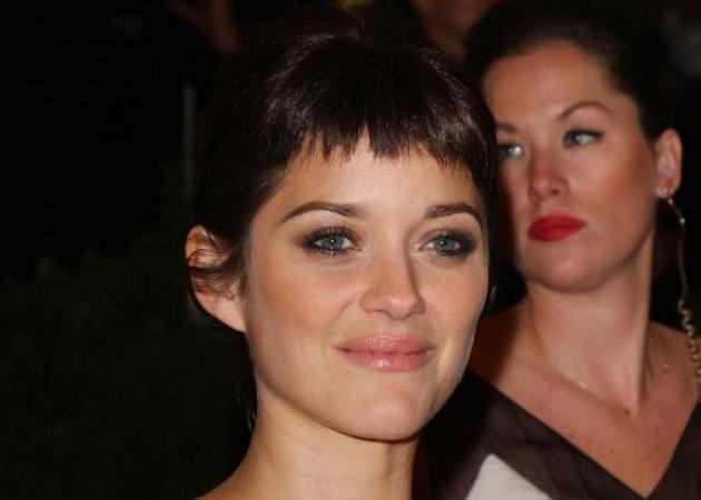 Ξέρουμε ακριβώς πώς έγινε το χτένισμα της Marion Cotillard στο Met Gala!