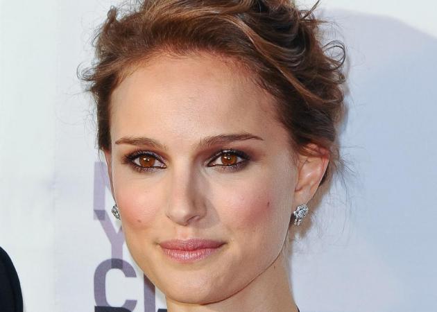 Η Natalie Portman λανσάρει κραγιόν για φιλανθρωπικό σκοπό! Τι μας θυμίζει;