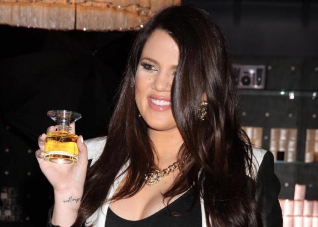 Η Khloe Kardashian μιλάει για την δική τους σειρά μακιγιάζ, Khroma! Γιατί μηνύθηκε;