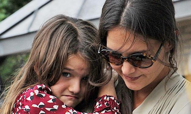 Suri Cruise: Με… μούτρα στην παιδική χαρά!