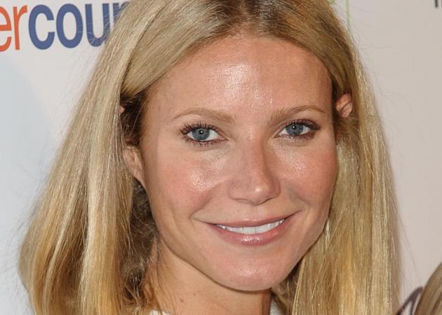 Η Gwyneth Paltrow μεταμορφώνεται σε τραγουδίστρια για την Max Factor!