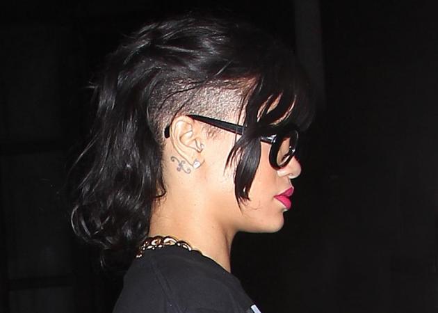 Oops I did it again! Η Rihanna έβαλε ξανά extensions και έκανε το undercut!