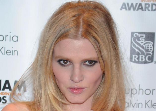 Η Lara Stone είναι το νέο πρόσωπο της L’Oreal Paris! Κι εδώ θα βρεις τα μυστικά ομορφιάς της!