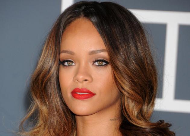 Και το κραγιόν που φόρεσε η Rihanna στα Grammy είναι…