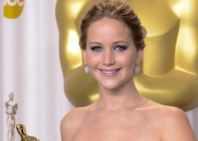 Δεύτερο κρούσμα αλλαγής χρώματος! Η Jennifer Lawrence τα έβαψε μαύρα μετά τα Oscar!