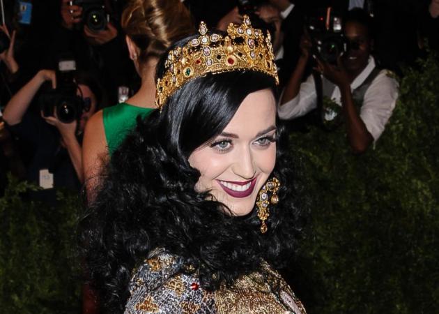 Σε αυτό το βίντεο με την Katy Perry θα μάθεις δύο πολύτιμα μυστικά ομορφιάς!
