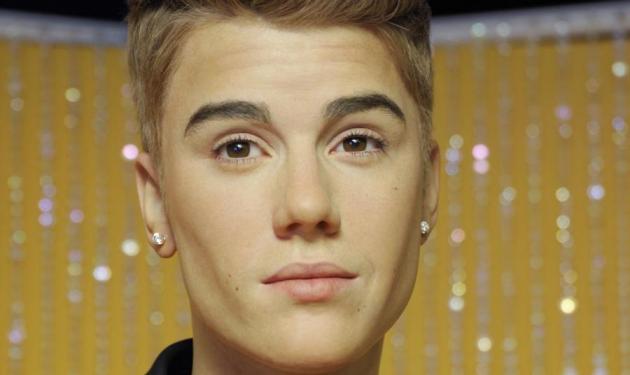 O Justin Bieber με μπλε μάτια! Δες photo!