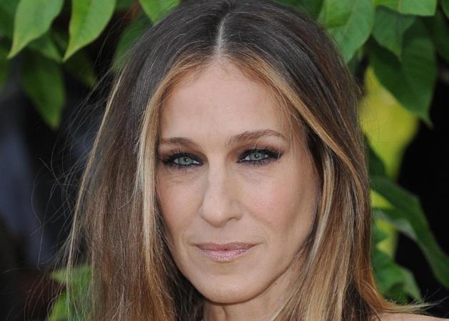 New year, new do! Η Sarah Jessica Parker σκούρυνε… κααααπως τα μαλλιά της!