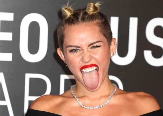 Douple top knots! Ποια διάσημη αντέγραψε την Miley Cyrus;