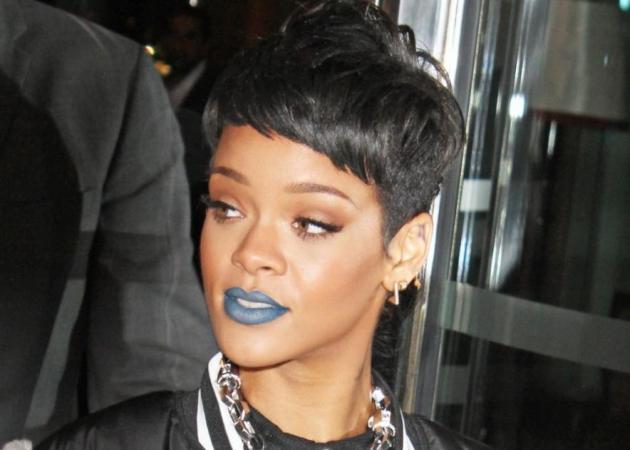 Έτσι πόζαρε η Rihanna για τα MAC! Δες το εικαστικό!