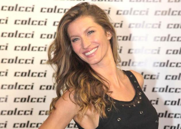 Cool or… fool? Η Gisele κάνει make up, μαλλιά, νύχια και θηλάζει ταυτόχρονα!